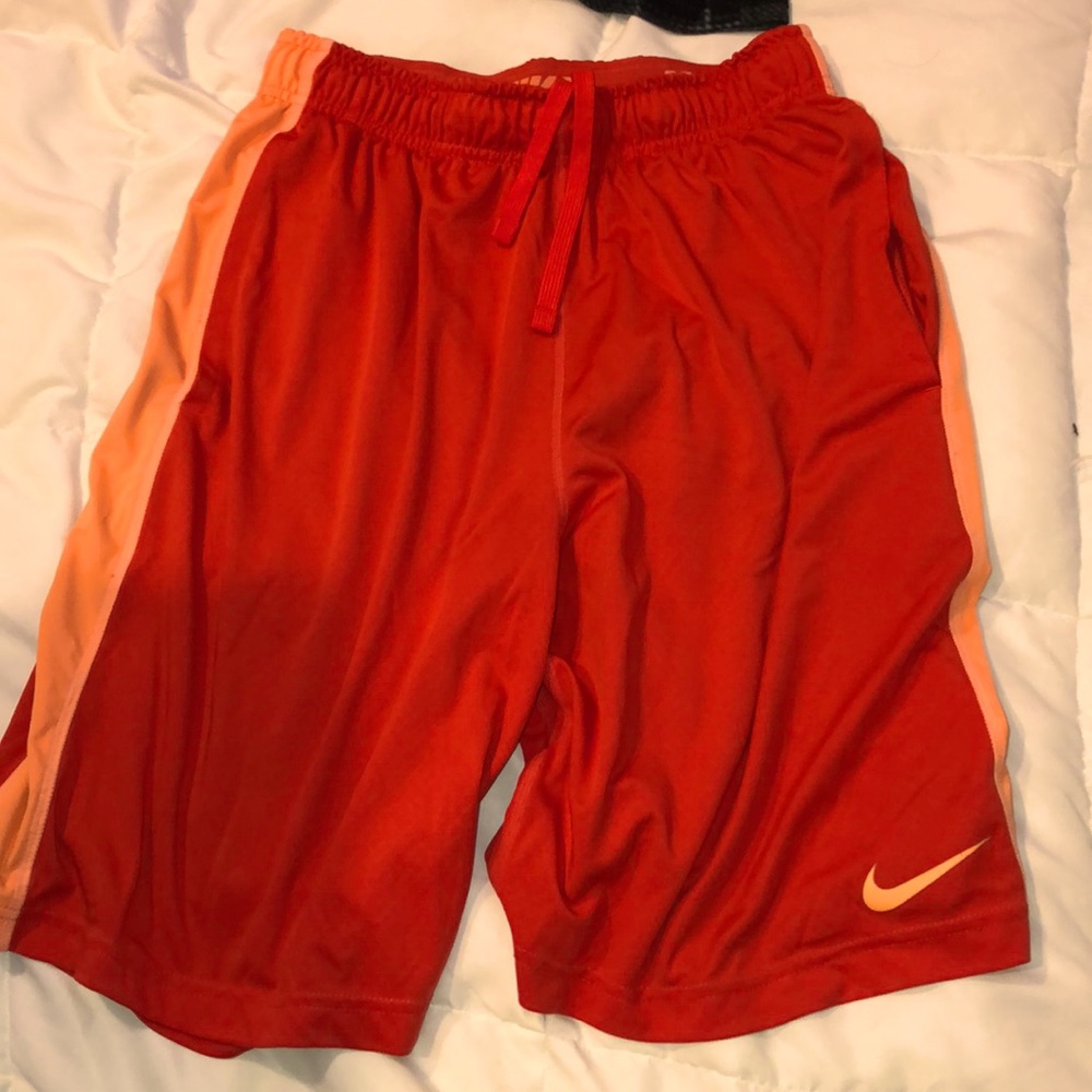 NIKE ATHLETIC SHORTS